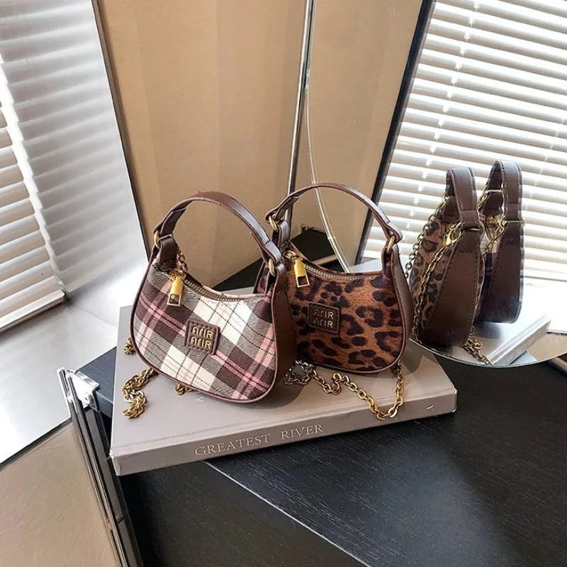 

Корейская модная мини-сумка на плечо, женская маленькая сумка с губной помадой в форме полумесяца и ремешком-цепочкой, кошелек через плечо с леопардовым принтом