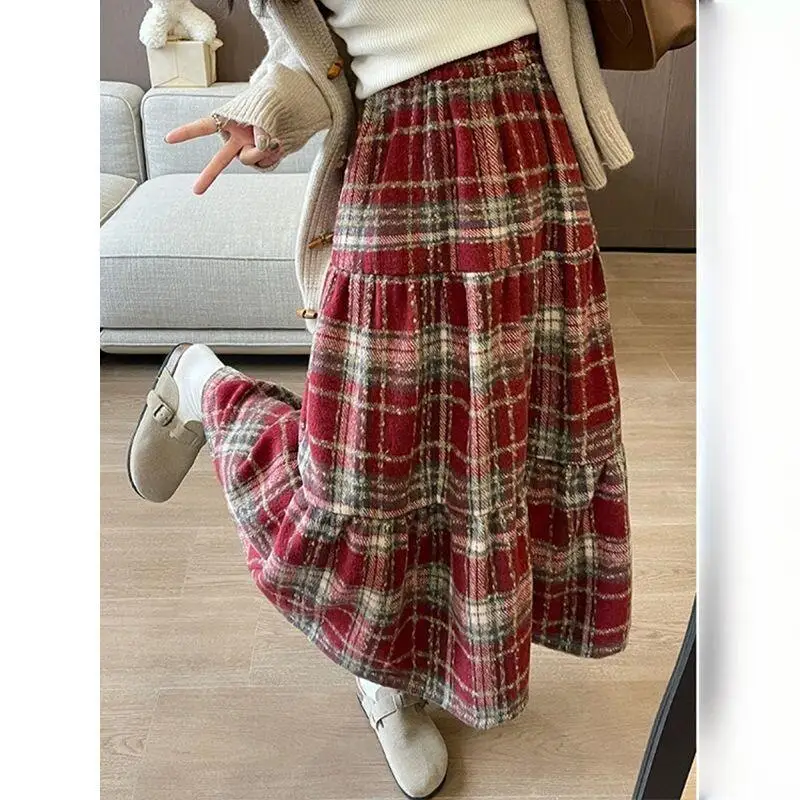 

Woolen plaid midi skirt for girls in autumn and winter, versatile and soft retro high waisted long skirt, cake skirt new style