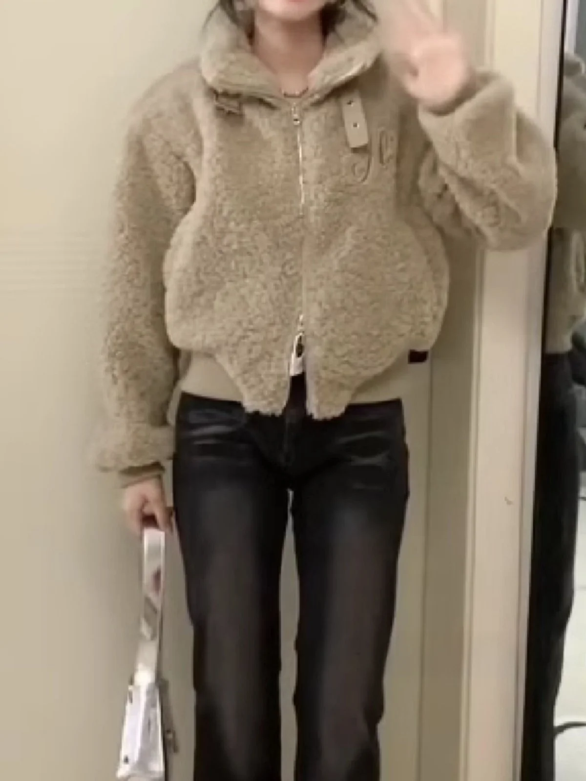 

Теплый мягкий бархатный тюнер из ягненка, женский зимний дизайн, воротник-стойка, завязанный на талии, женский сладкий Sle, застежка-молния