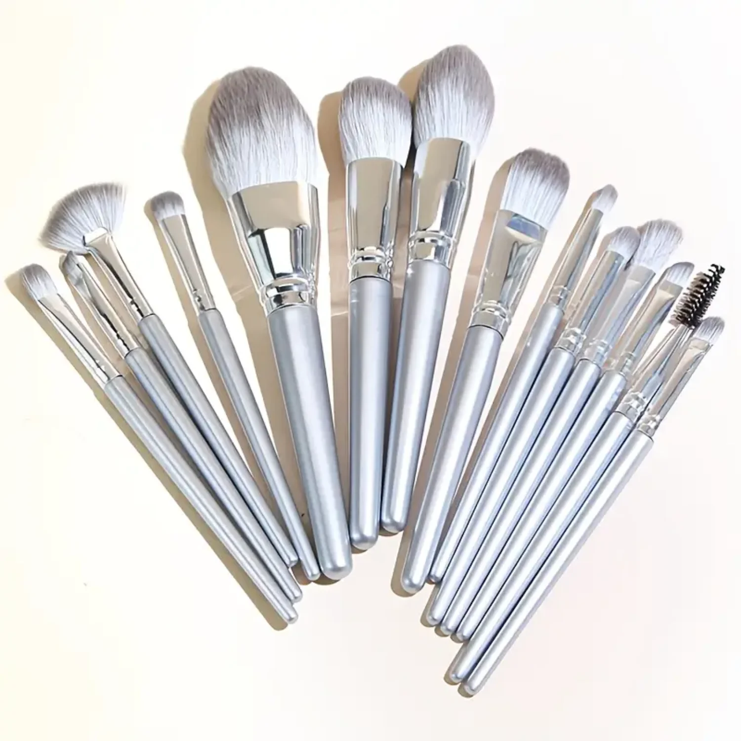 Ensemble de pinceaux de maquillage gris haute lumière, outil pour le visage avec cheveux super doux pour le maquillage de beauté, invitation à un ensemble de pinceaux pour les cils, 14 pièces