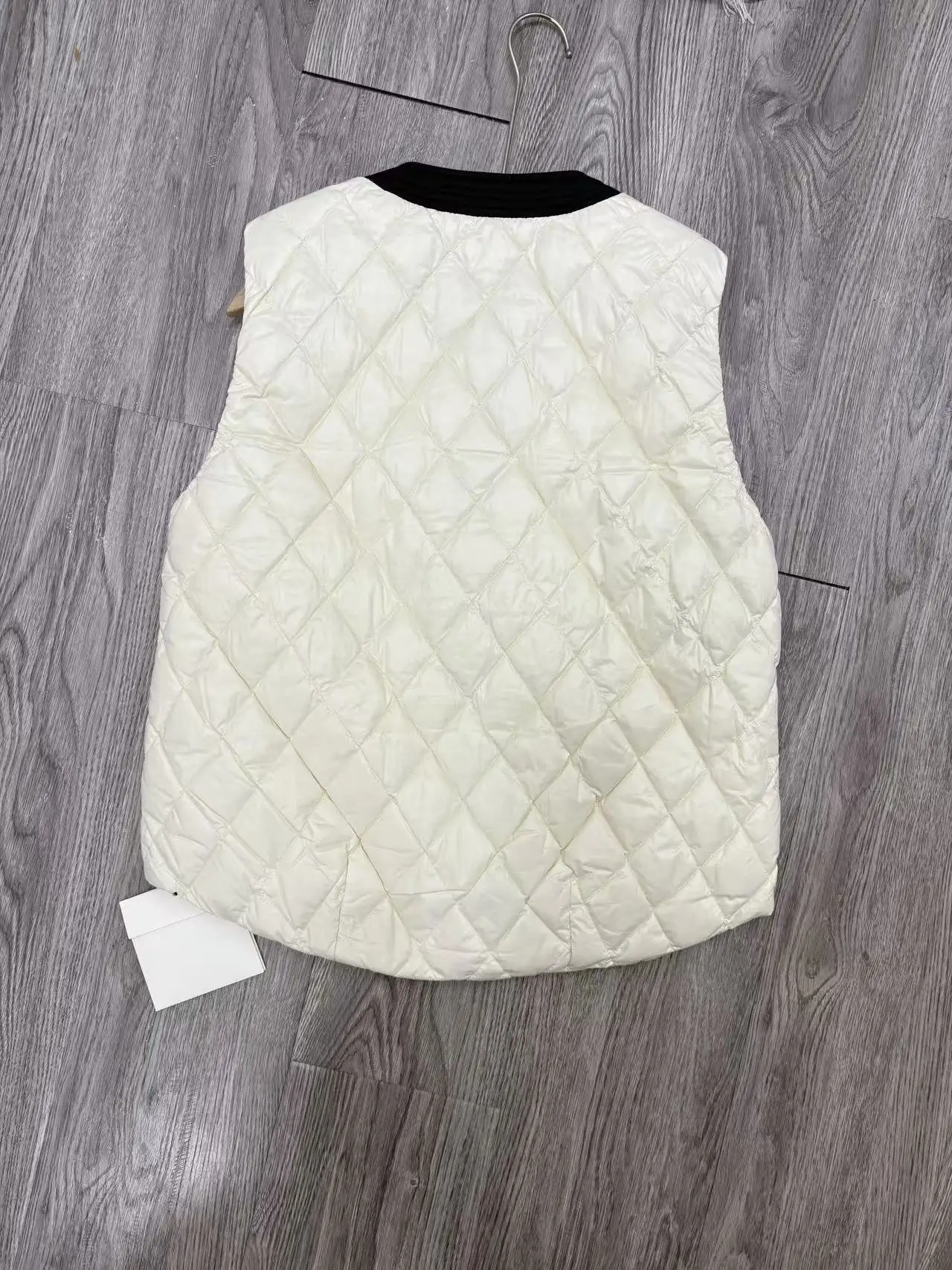 Faionable ort Svel round Nedown Jaet 2025 Autumn New Sle Women's Puffer Vest Ele Sle White Du down