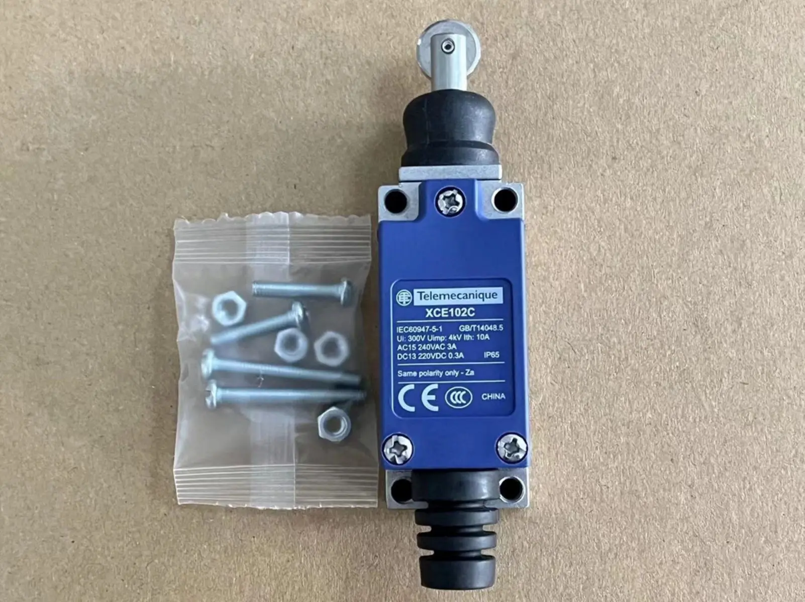 Steel roller plunger, horizontal actuation XCE102C