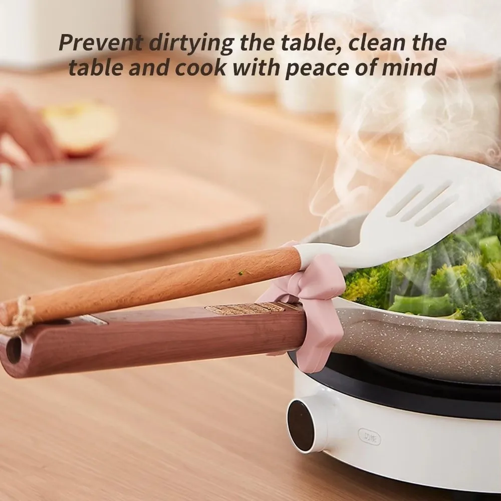 

Bow-knot Spoon Rest Silicone Construction Cute Design Silicone Spoon Holder Compact Size Space-Saving Pan Clip Rack Kitchen Use