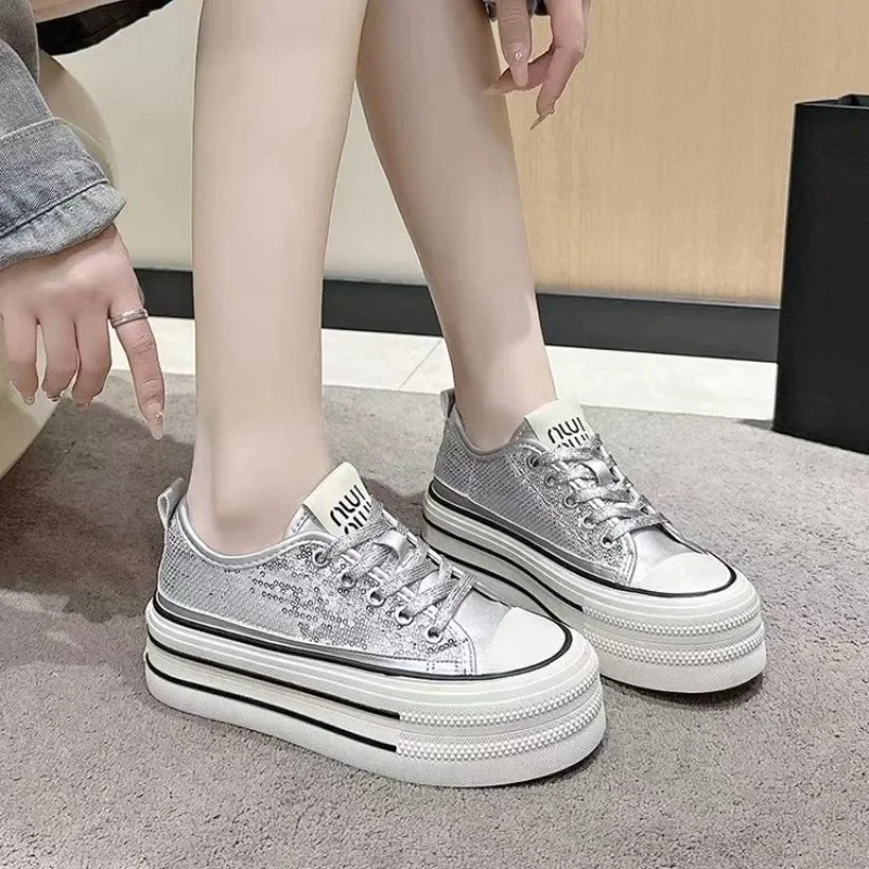 Nowe damskie luksusowe buty na platformie projektant Bling modne trampki damskie sznurowane buty wulkanizowane Zapatos Para Mujeres