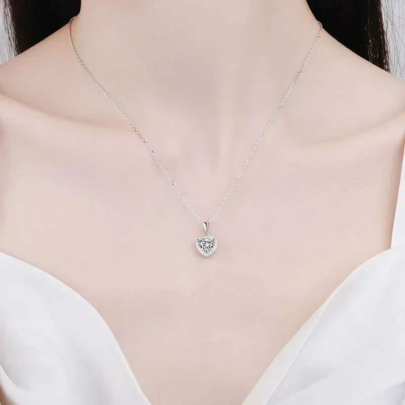 

Elegant Design Lady Shining Original PT950 Platinum Chain Heart Pendant Moissanite Necklace for Women Designer Fine Jewelry