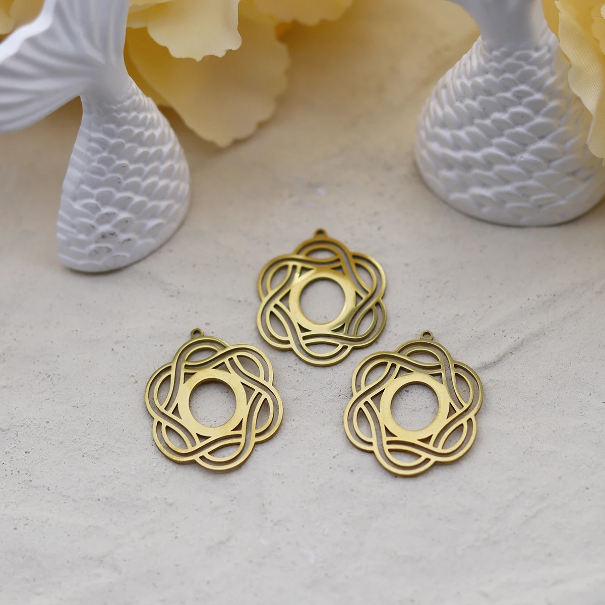 3pcs Stainless Steel Charms For Jewelry Making Irish Celtic Knot Round Pendant Flower Charm Necklace Bracelet DIY Gifts