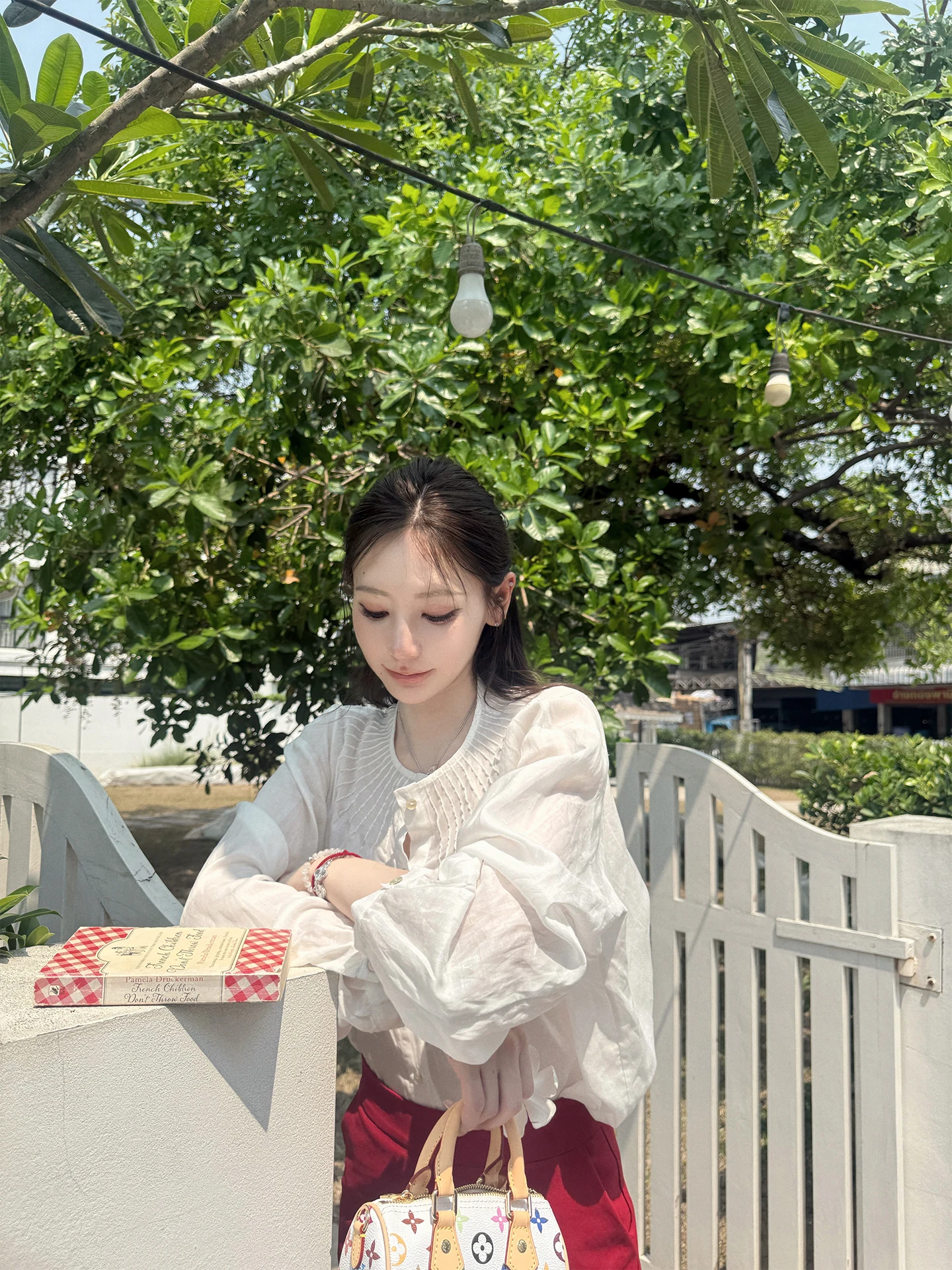 

Элегантная белая льняная рубашка с эффектом похудения, легкая, с декоративными складками, повседневная, приталенная, с длинным рукавом, круглым вырезом, женская, для ношения под одеждой, весна