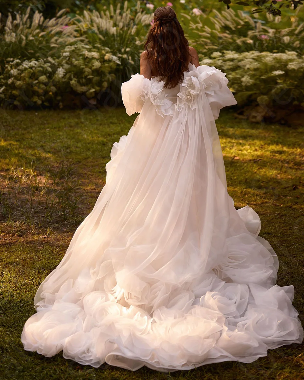 Customized Gorgeous Wedding Dresses 2026 Bridal Gowns with Train Strapless Bride Dresses Puffy Sleeves Wedding Gowns Back Out