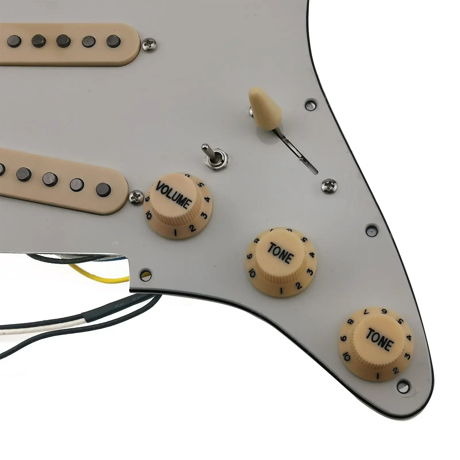 yue-yun-music-store-promotion-exceptionnelle-ensemble-de-micros-sss-single-coil-alnico-5-avec-pickguard-pre-equipe