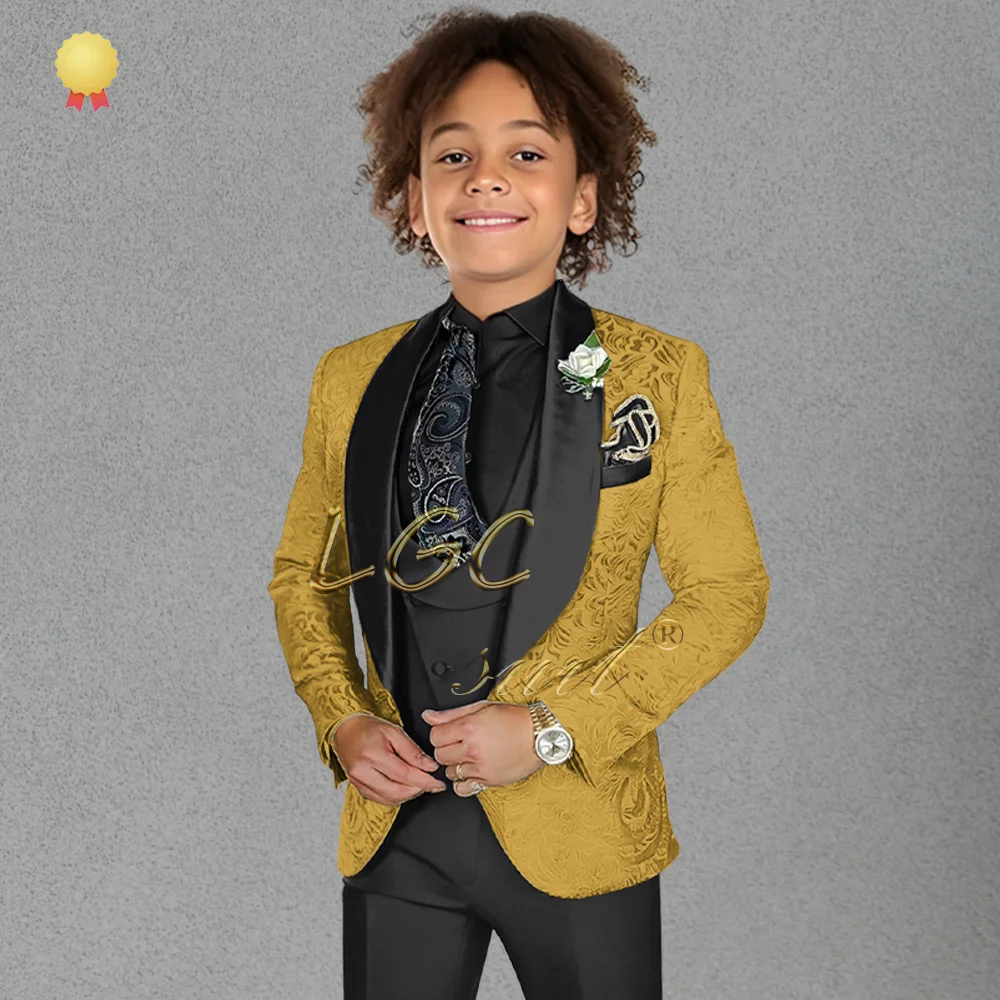 Рисунок 3 - Черный бархатный костюм и фрак