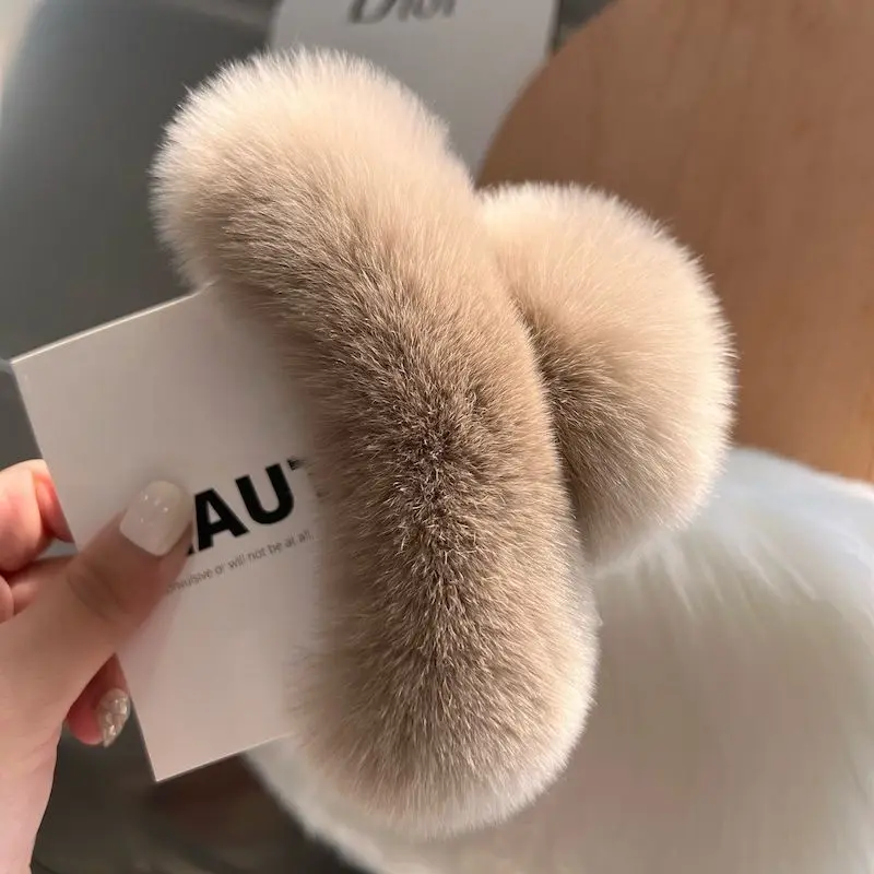 1/2PCS Large plush clip with a high-end feel, autumn and winter hairy hair clip, women's temperament, and hair styling image 6