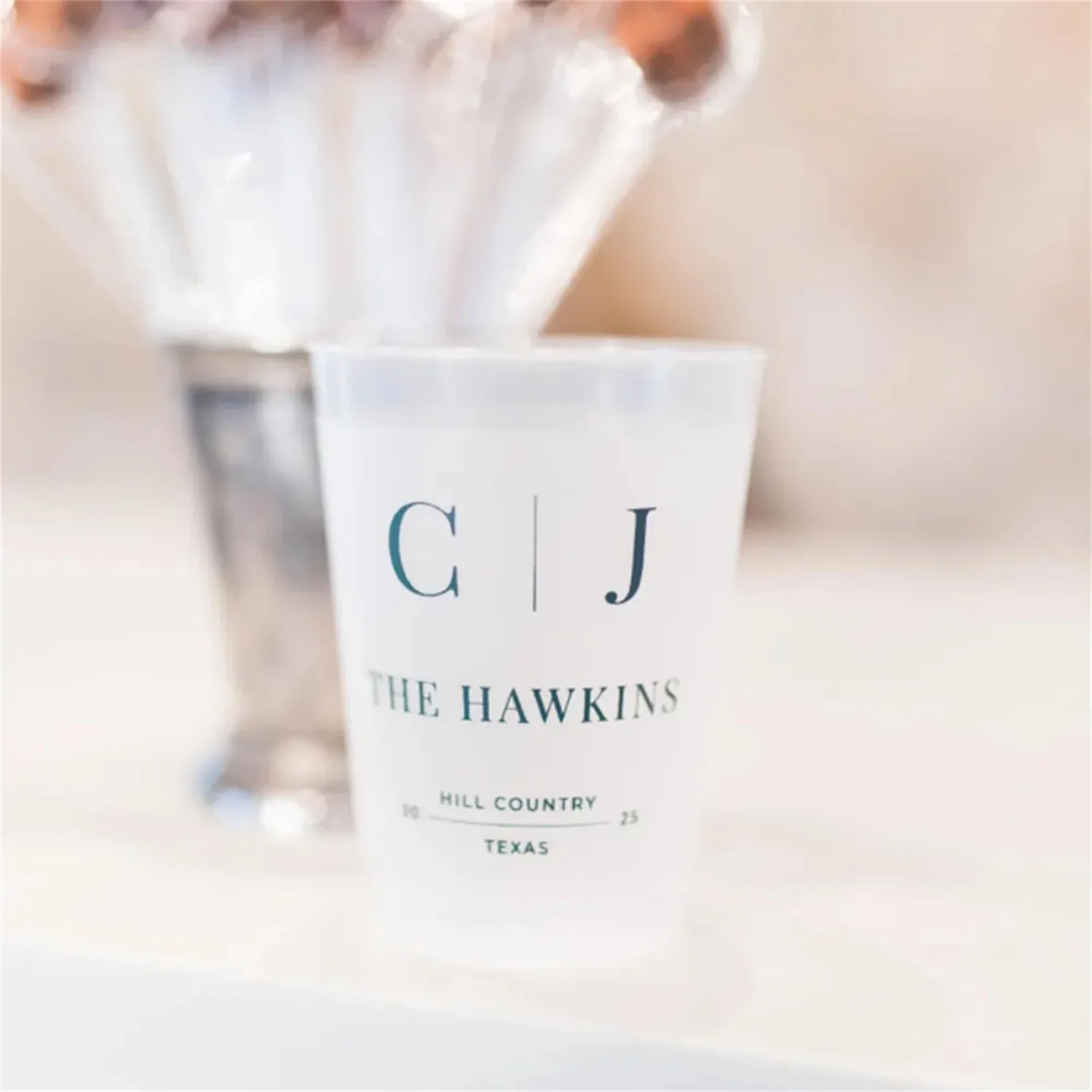 

Свадебные чашки с монограммой на заказ, матовые пластиковые стаканчики, современная свадьба, персонализированные свадебные чашки, минималистичная свадьба, помолвка