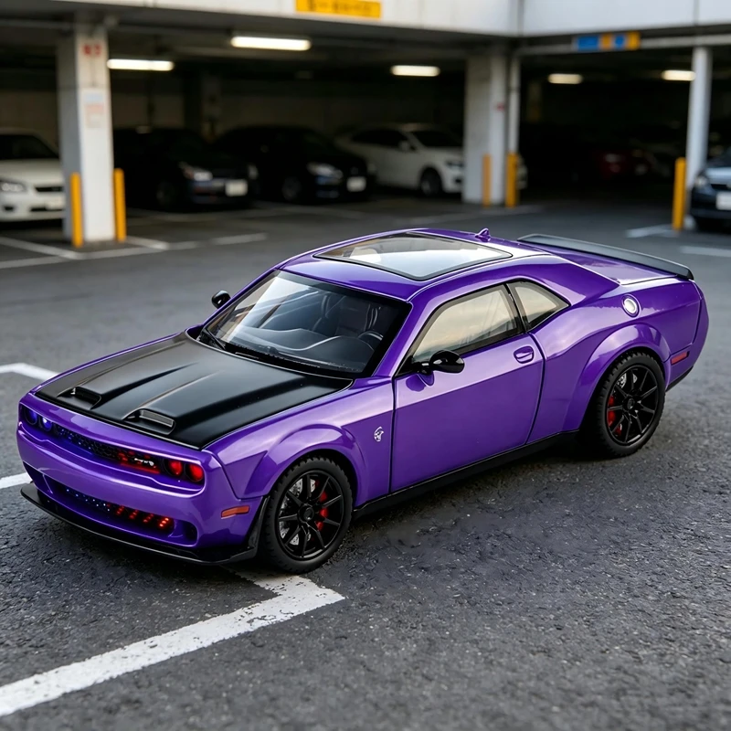 

Модель автомобиля Dodge Hellcat из сплава металлов в масштабе 1:24, двери и капот открываются, багажник можно открывать, богатая детализация, тонкая работа, хорошее качество.