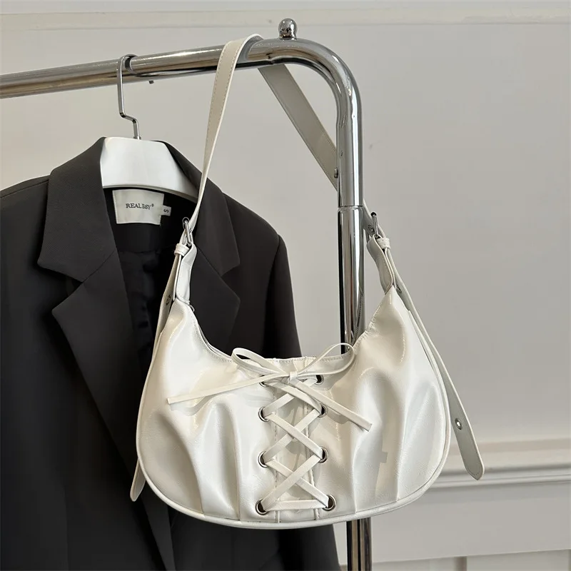 Schicke Schleifendesign Halbmond-Form Umhängetasche Y2K Vintage-Stil Hobo Handtasche für Damen Täglicher Gebrauch – Detail 12