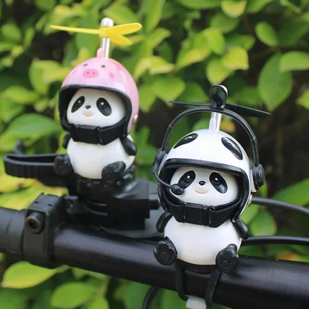 Niedlichen Panda Cartoon mit Helm Luftschraube Ornamente Spielzeug Motorrad Lenker Dekoration Fahrrad elektrische Reit ausrüstung Zubehör