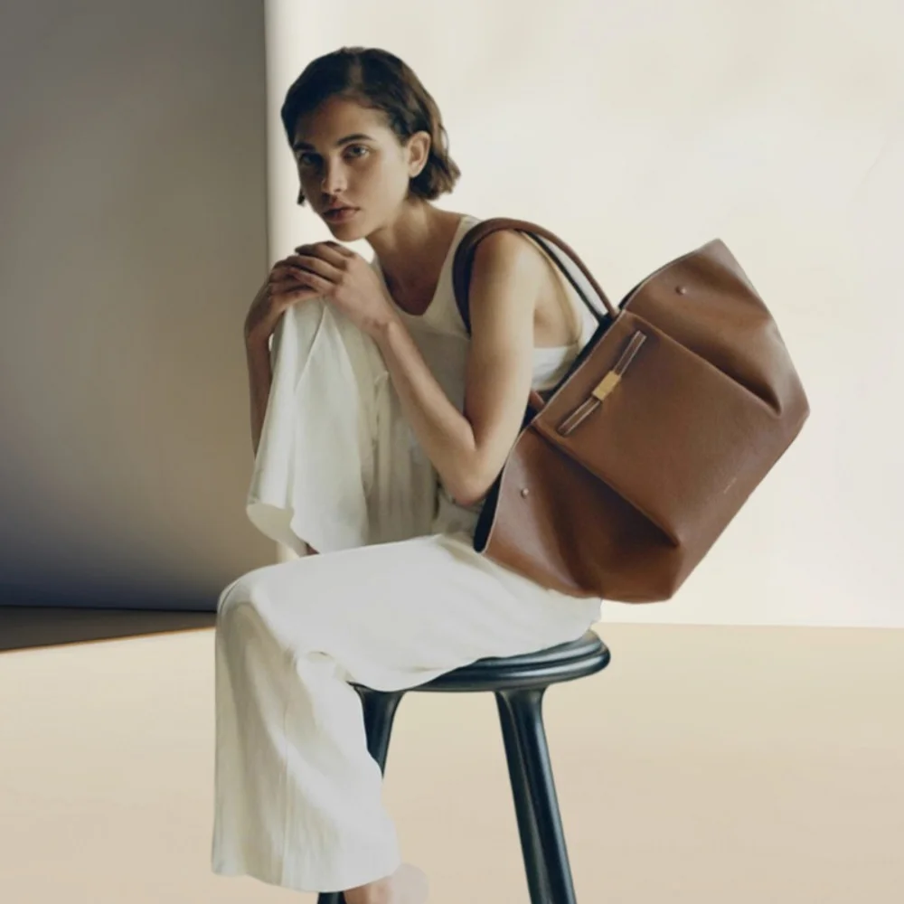 

2025 New Wings Bag Leather Shoulder Bag Hand-held Tote Bag High-end Women's Bag Large Capacity Commuting Dumpling Bag