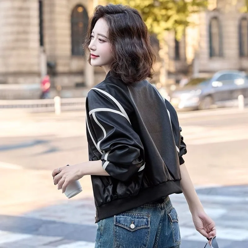 ​ 2025年 レディース ショート丈 レザー ベースボールコート ゆったりフィット 細見えジャケット 小柄体型向け 春秋 ストリートウェア 必需品 ​