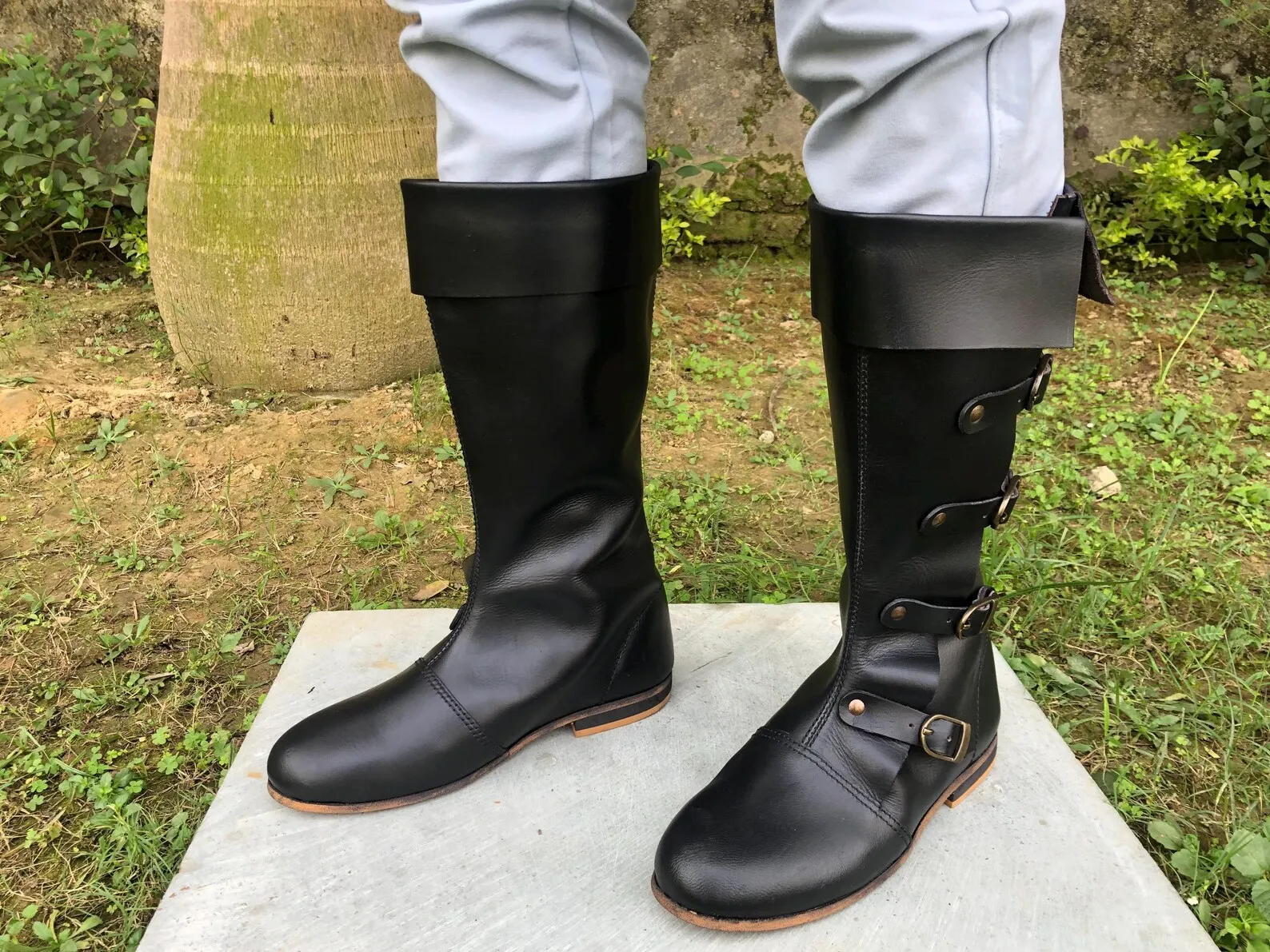 Unisex Vintage Piratenstiefel mit Manschette, vier Schnallen, kniehoch, Steampunk, Halloween, Karneval, Cosplay, Bühnenkostüm, Schuhwerk – Detail 9