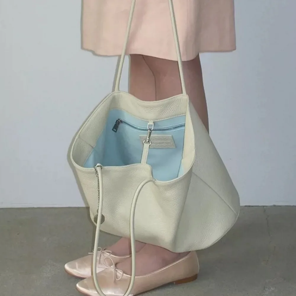 

Новая кожаная сумка-тоут 2026 года: большая вместимость, на плечо, подмышечная, простая, прочная, практичная, с уникальной текстурой, универсальная, модная