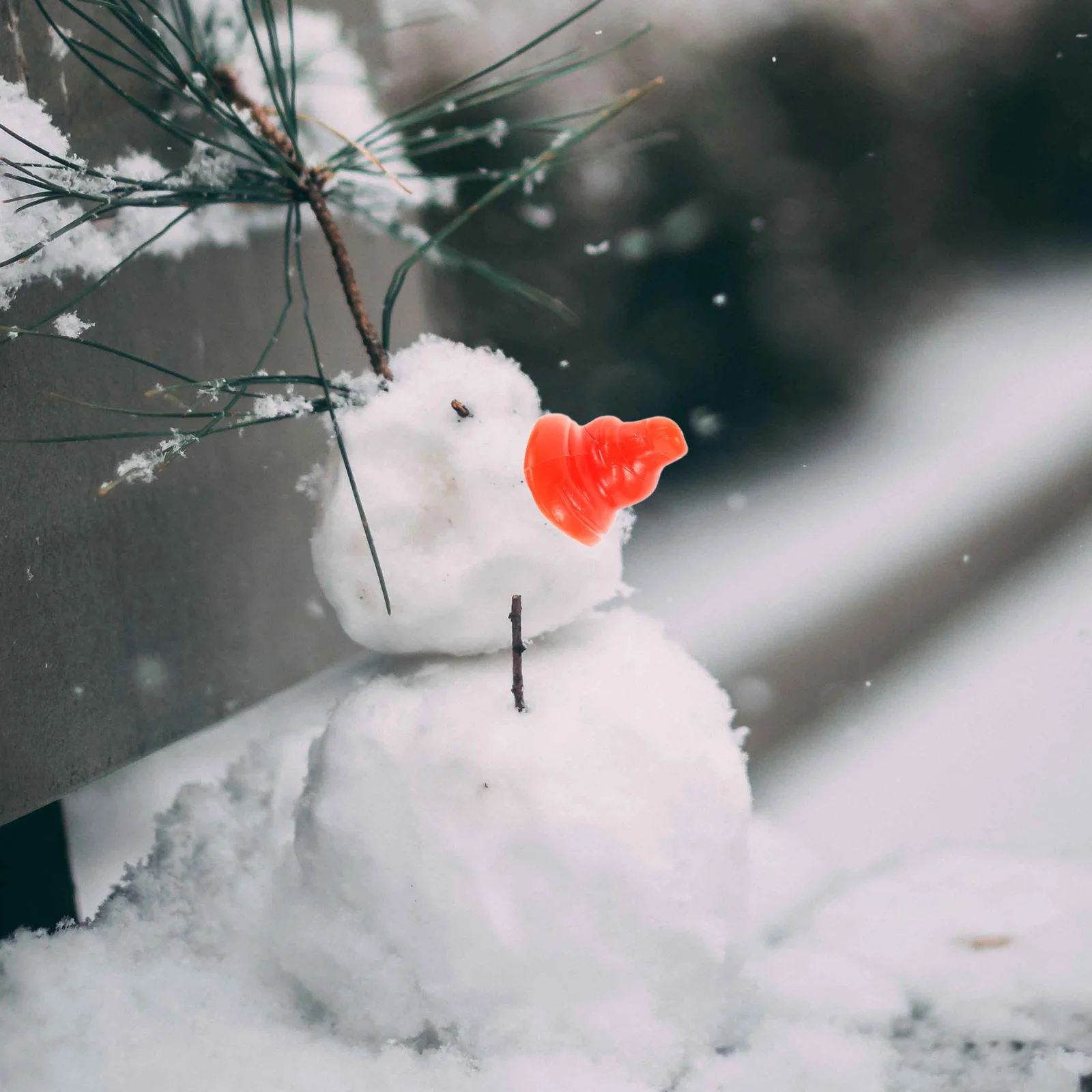 

100Pcs Xmas Snowman Nose Craft Component Smooth Plastic Decorative Prop for DIY Christmas Party Snowman Dressing Kit