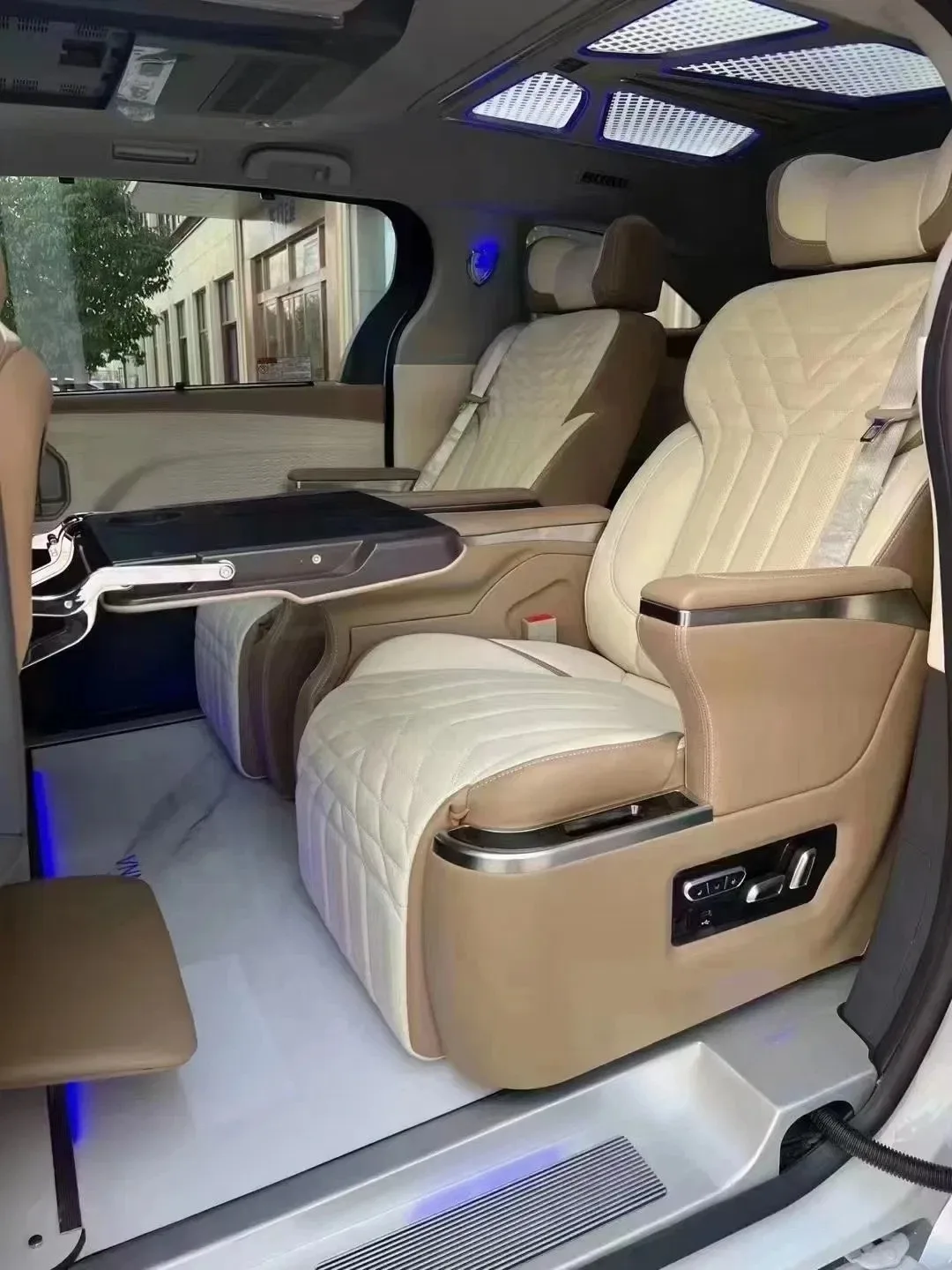 Luxury High-End Car VIP Captain Seat Wireless Charging Touch Screen for Vito Vclass V Class Bus Seat MPV Seat