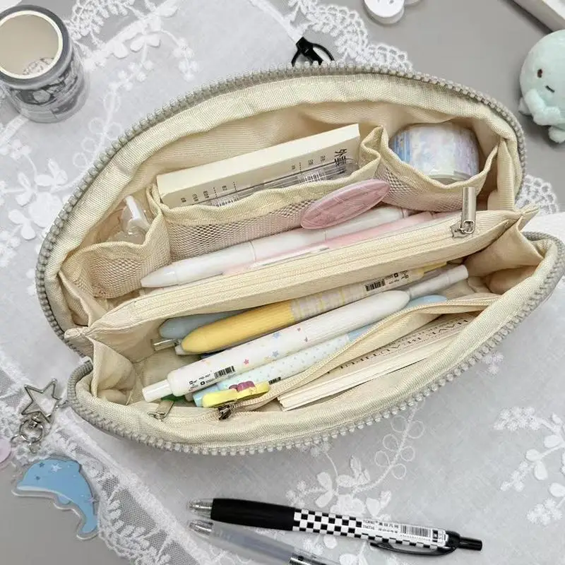 Niedliches Federmäppchen mit Polka-Dot-Muster, 3D-Plüschflügeln und großem Fassungsvermögen für Schülerinnen, zur täglichen Aufbewahrung von Schreibwaren, ideal für Teenager-Mädchen. – Detail 7