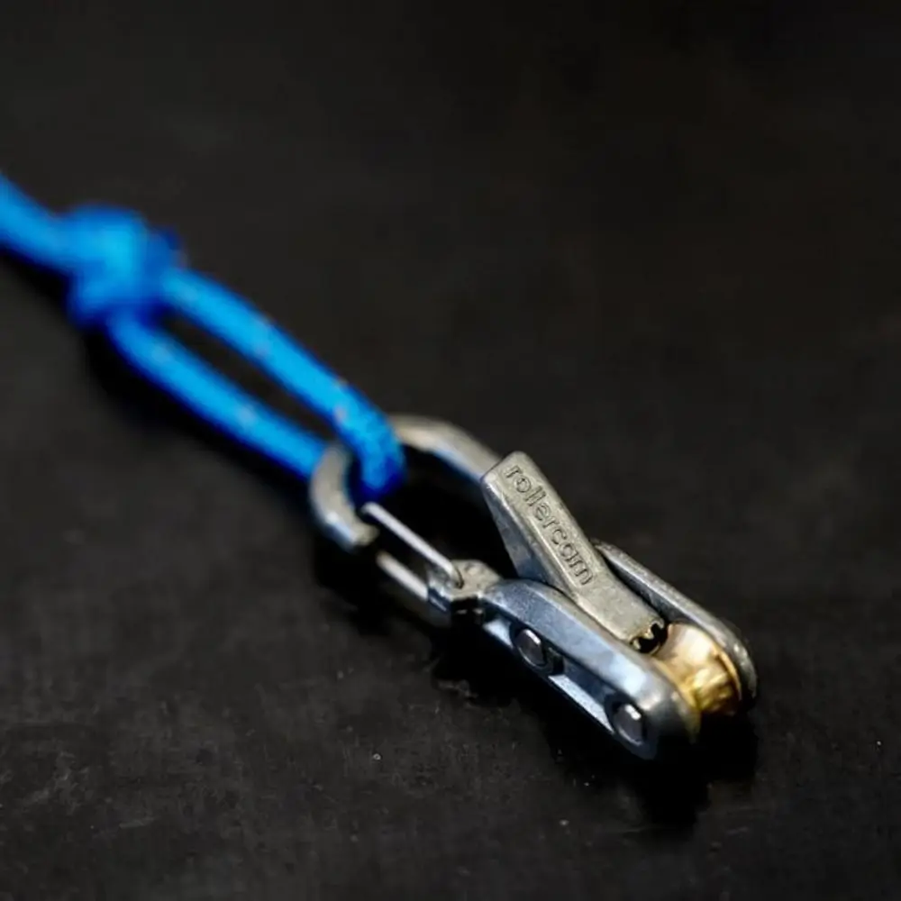 

Lock Buckle Rope with Roller Tensioner 6 Hooks Non-Slip Tie Down Rope Cam Technology Heavy-duty Paracord Adjusters Camping