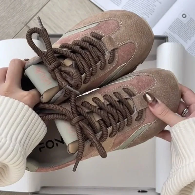 Sepatu Sneakers Kulit Wanita Model Retro Tentara Jerman Musim Gugur 2025, Warna Terpisah, Sol Tebal Datar, Kasual Minimalis