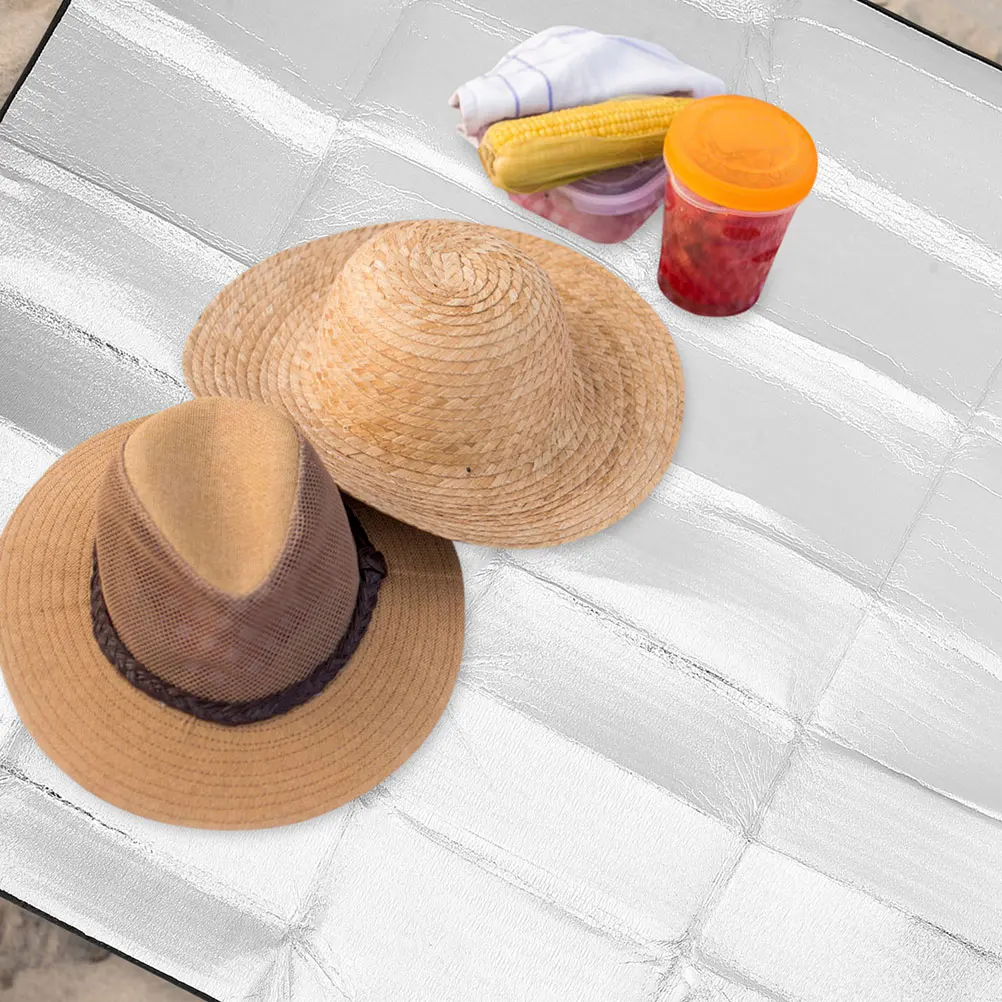 

Large Picnic Blanket Lightweight Insulating Foil Mat Anti-Cold Design Multipurpose Outdoor Mat for Picnic Camping Sleeping Seat