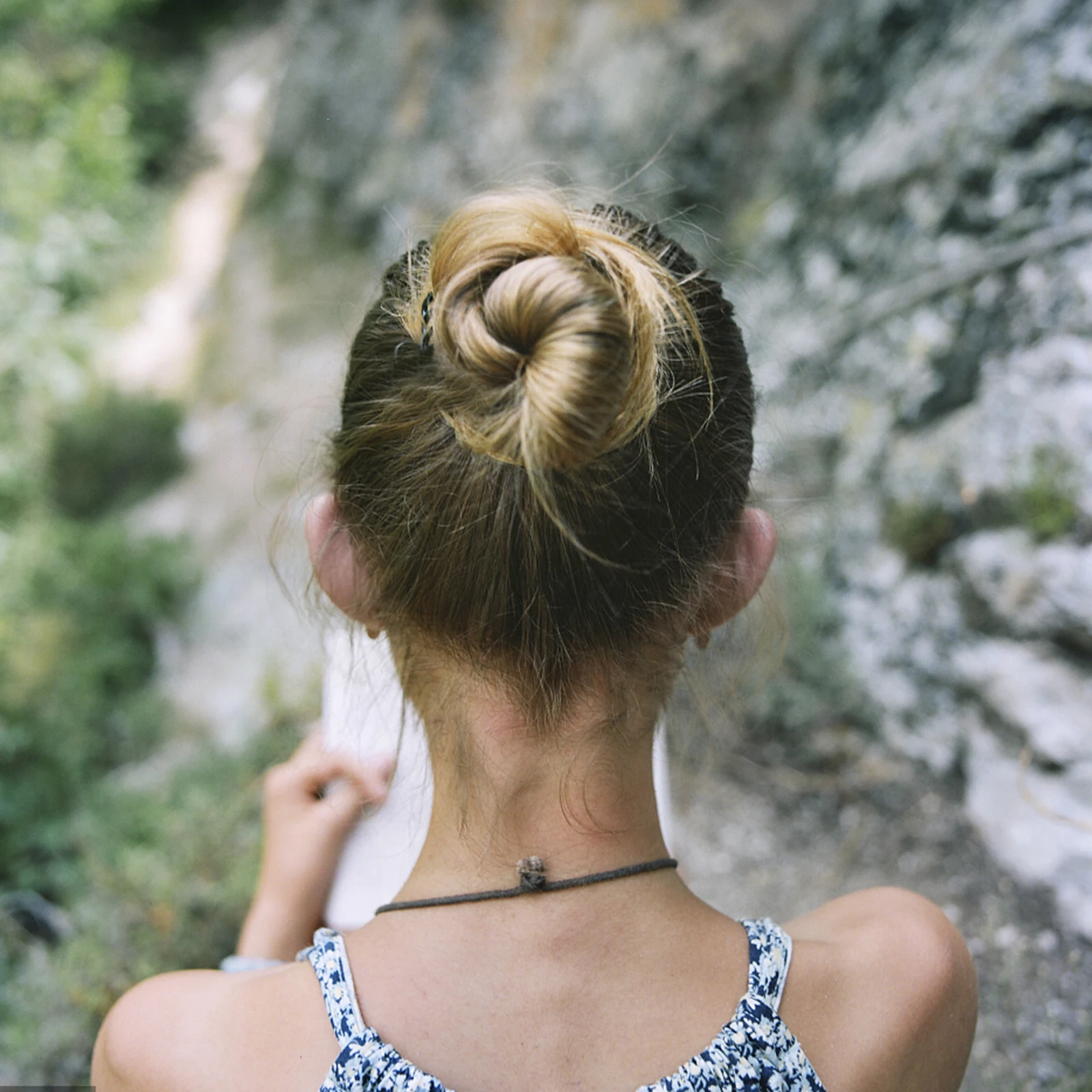 8 قطع من ملحقات أدوات تصفيف كعكة الشعر بسيطة ومتينة لجميع أنواع الشعر على شكل كعكة لصانعي ذيل الحصان