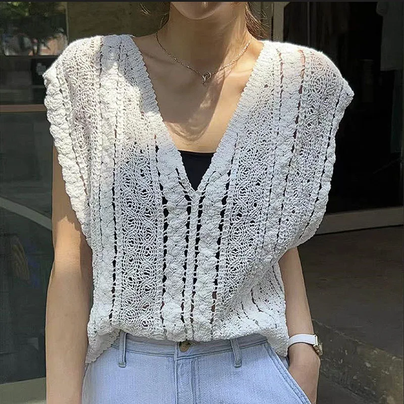 Hollow Out Crochet V-neck Vest Knitted Sweater Women\'s Summer 2024 New Sun Protection Sleeveless Top Cotton Vintage Tees