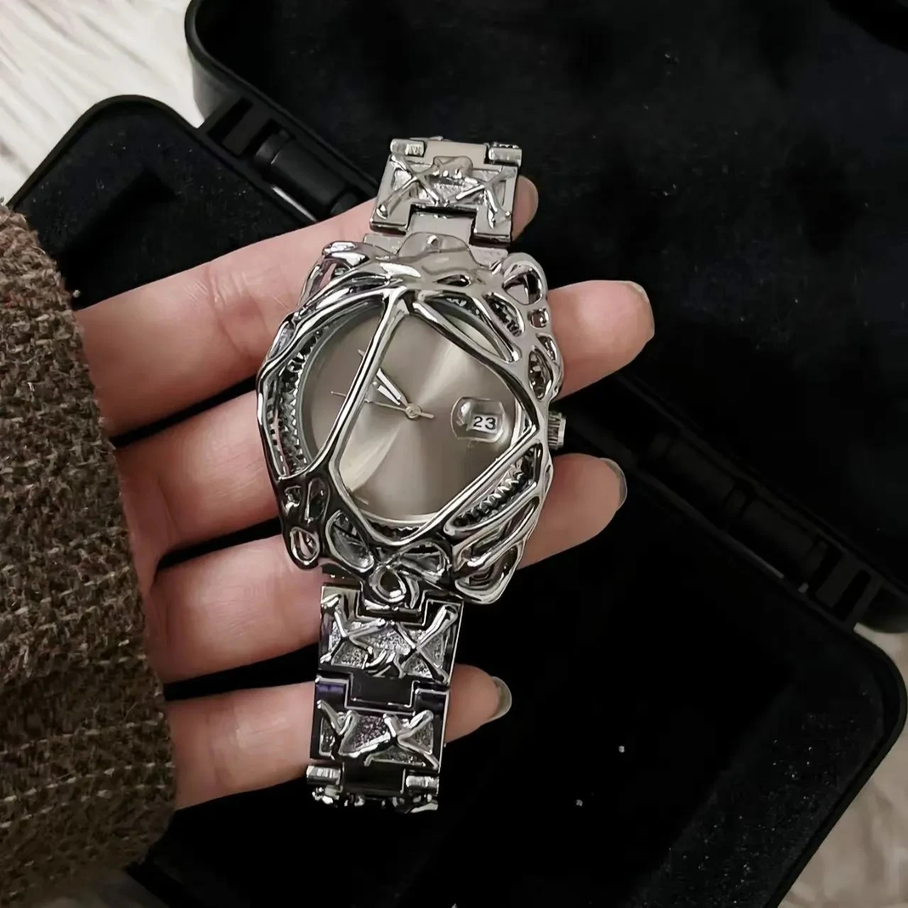 ساعة كرمة الجنس المتضاد الأنيقة على طراز المرمر Y2K ساعات أوروبية أمريكية على شكل خاص ساعات متخصصة متقدمة #5