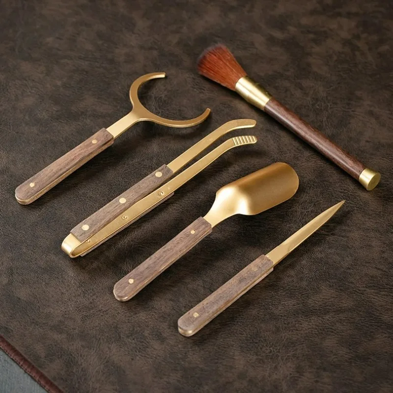 

Высококачественный чайный сервиз из чистой меди из черного сандалового дерева, 6-częściowy набор аксессуаров с кистью, щипцами, совок для китайской чайной церемонии