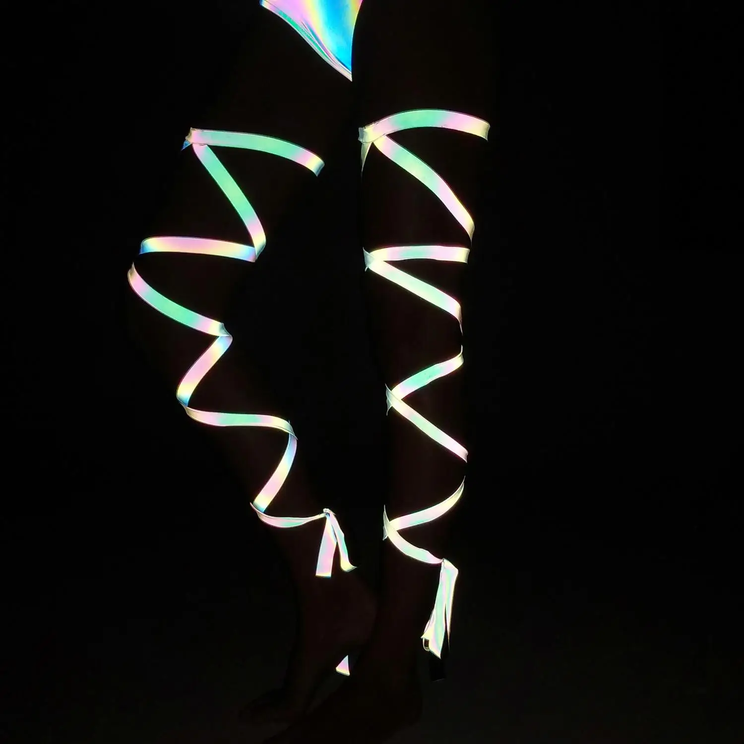 

Женский светоотражающий ремешок на ногу для сценических выступлений, с полым дизайном, модный светоотражающий материал для традиционных женских костюмов