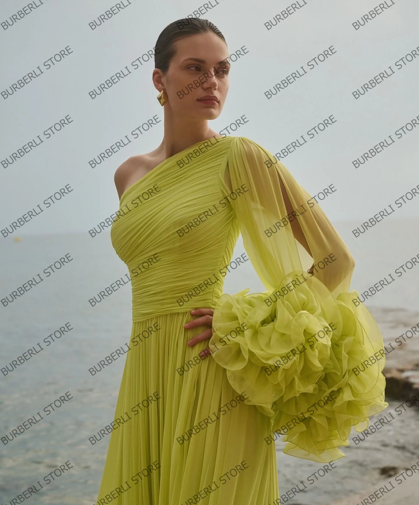 One Shoulder Pleated Tulle Prom Dresses Puffy Ruffles Sleeves Mesh Long Celebrity Party Dress Trendy Draped Tulle Pageant Gowns