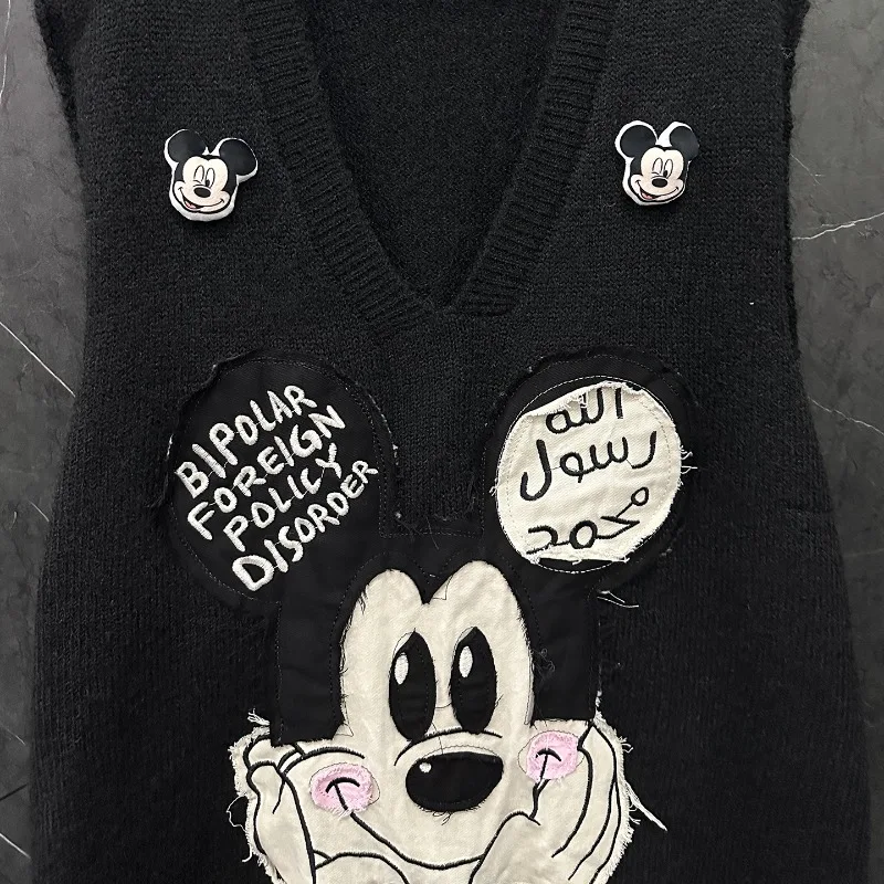 2025 Autumn New Cartoon Beautiful V-Neck Knitted Sweater Vest Ladies Loose Casual Age-Reducing Pullover Top Knitwear Waistcoat