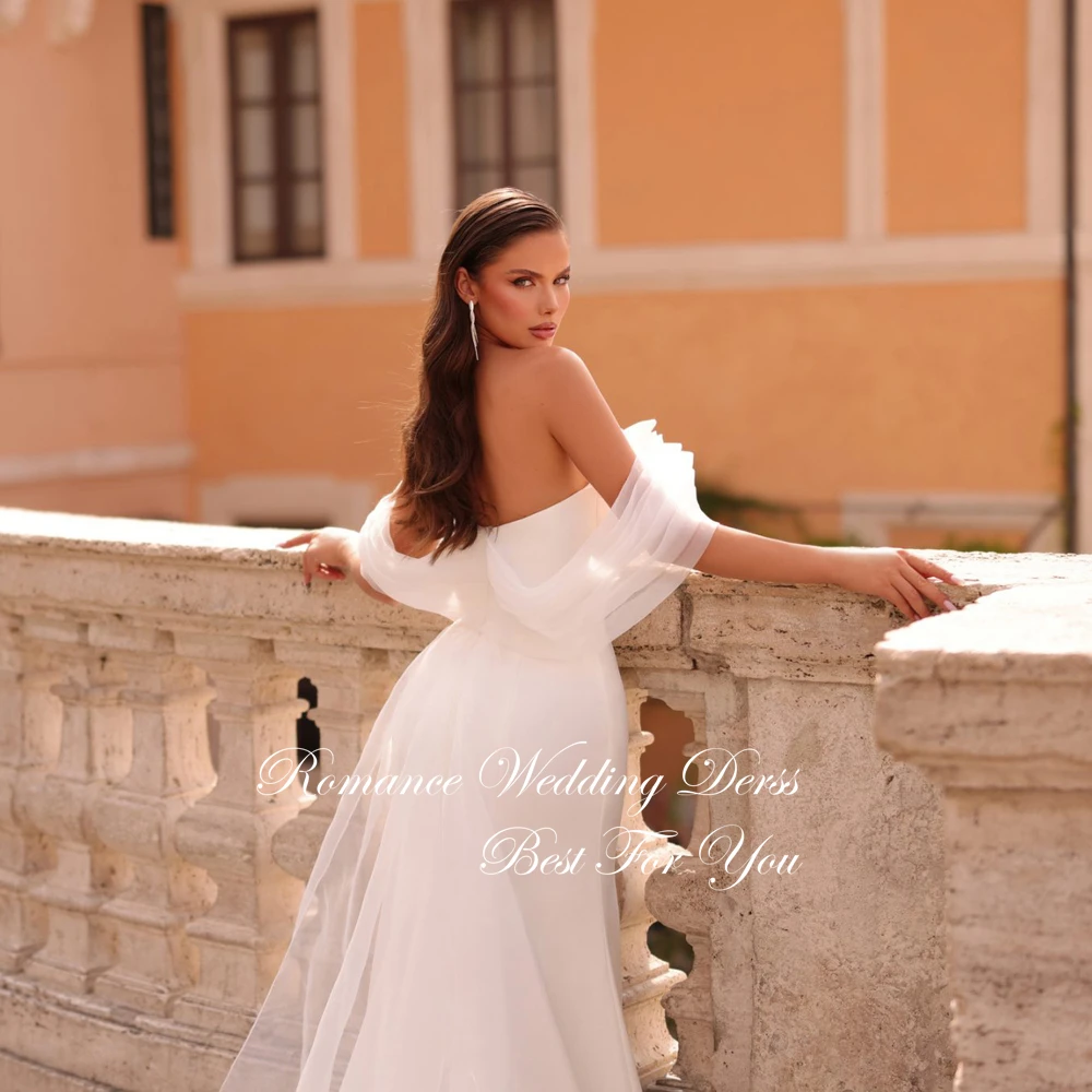 Abito da sposa moderno a sirena con scollo a V e pieghe 2026 con spalle scoperte aperto sul retro Sweep Train Abito da sposa Abiti da sposa personalizzati