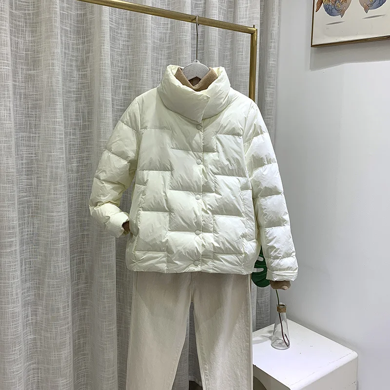 Nuovo 2026 moda donna piumino leggero semplice casual tinta unita colletto alla coreana capispalla corto cappotto autunnale femminile