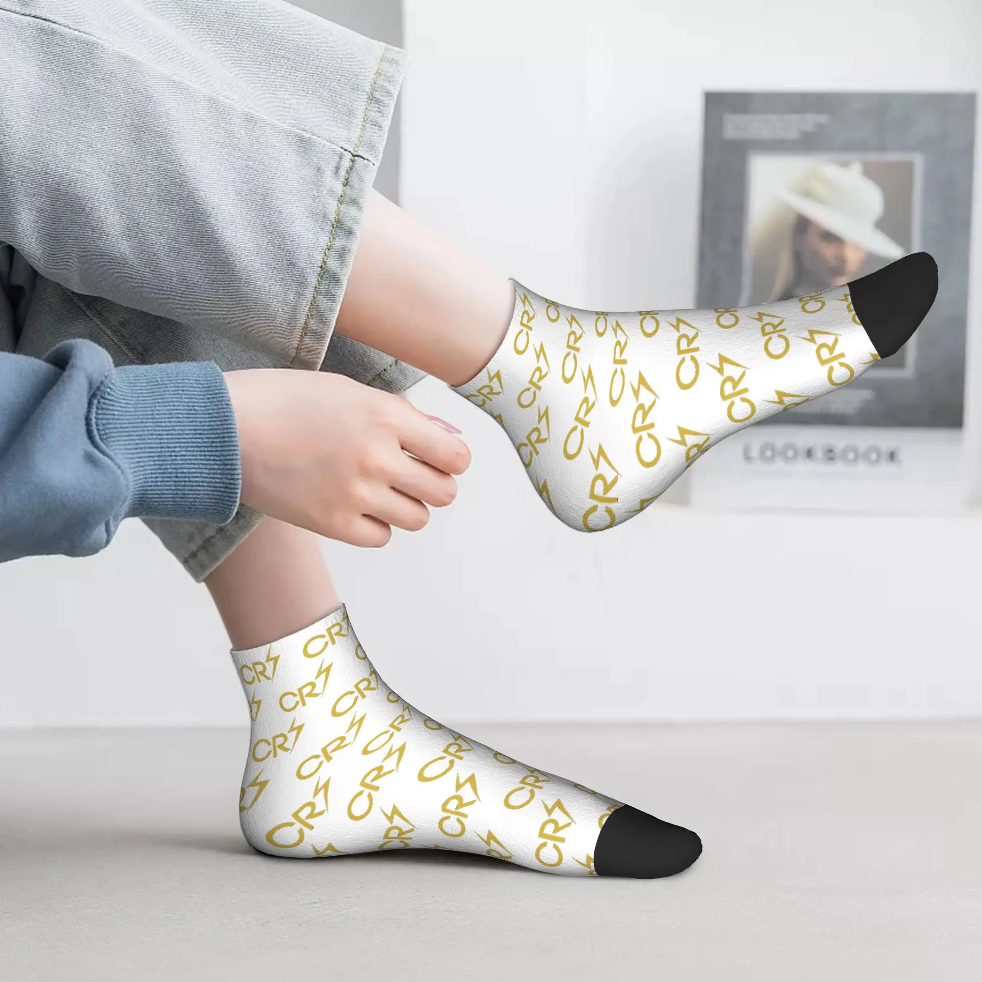 ถุงเท้า CR7 คริสเตียโน โรนัลโด้ ถุงเท้าฮาราจูกุเนื้อนุ่มพิเศษ ถุงเท้าทุกฤดู อุปกรณ์เสริมสำหรับของขวัญสำหรับผู้ชายและผู้หญิง