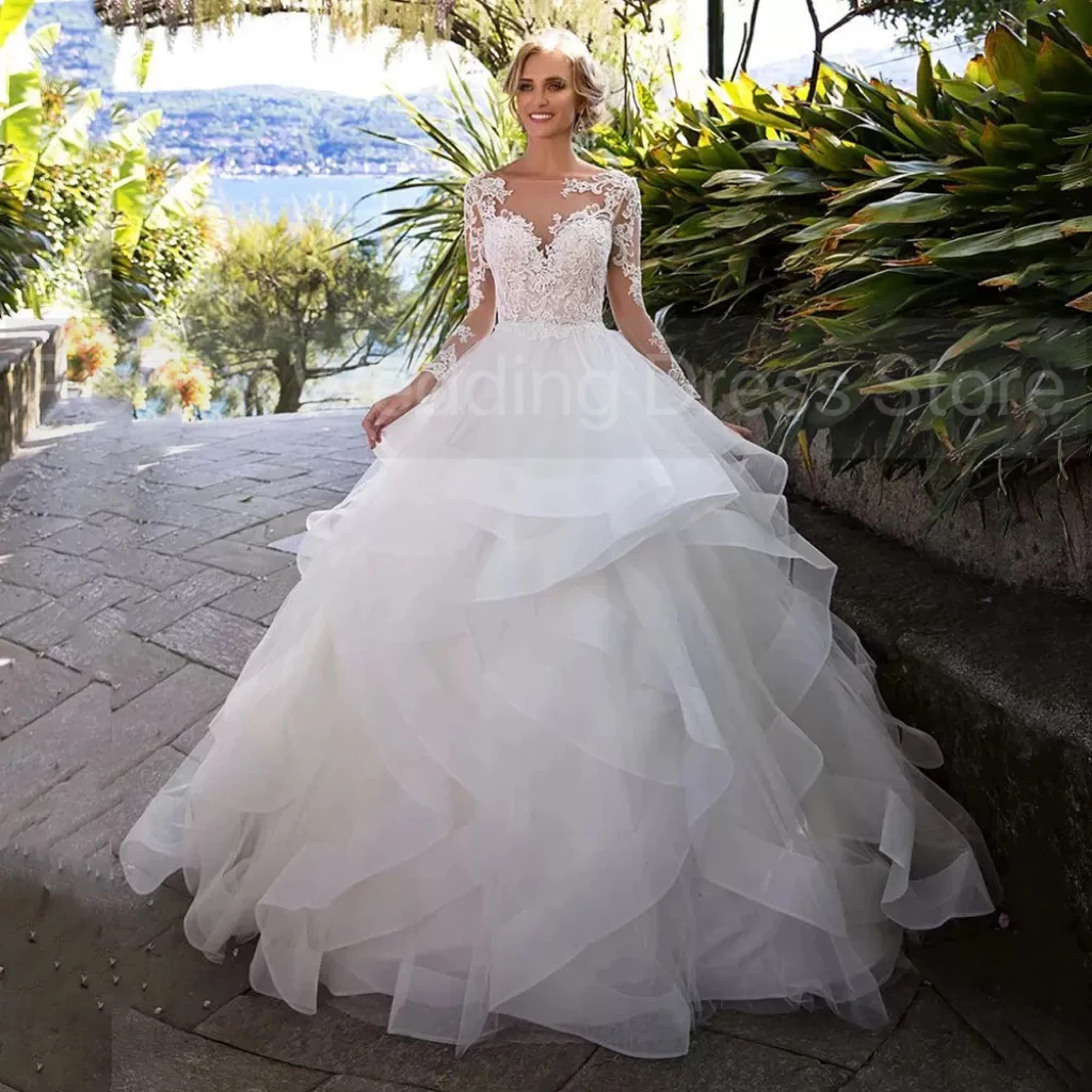 Vintage Backless Wedding Dresses Long Sleeve Lace Appliqués Bride Dress Cheap 2025 Scoop Neck Ruffles Tulle Elegant Bridal Gowns
