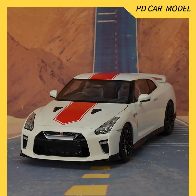 

MotorHelix 1:18 Scale Collectible Model for NISSAN GT-R (R35）50th Anniversary for friends and family