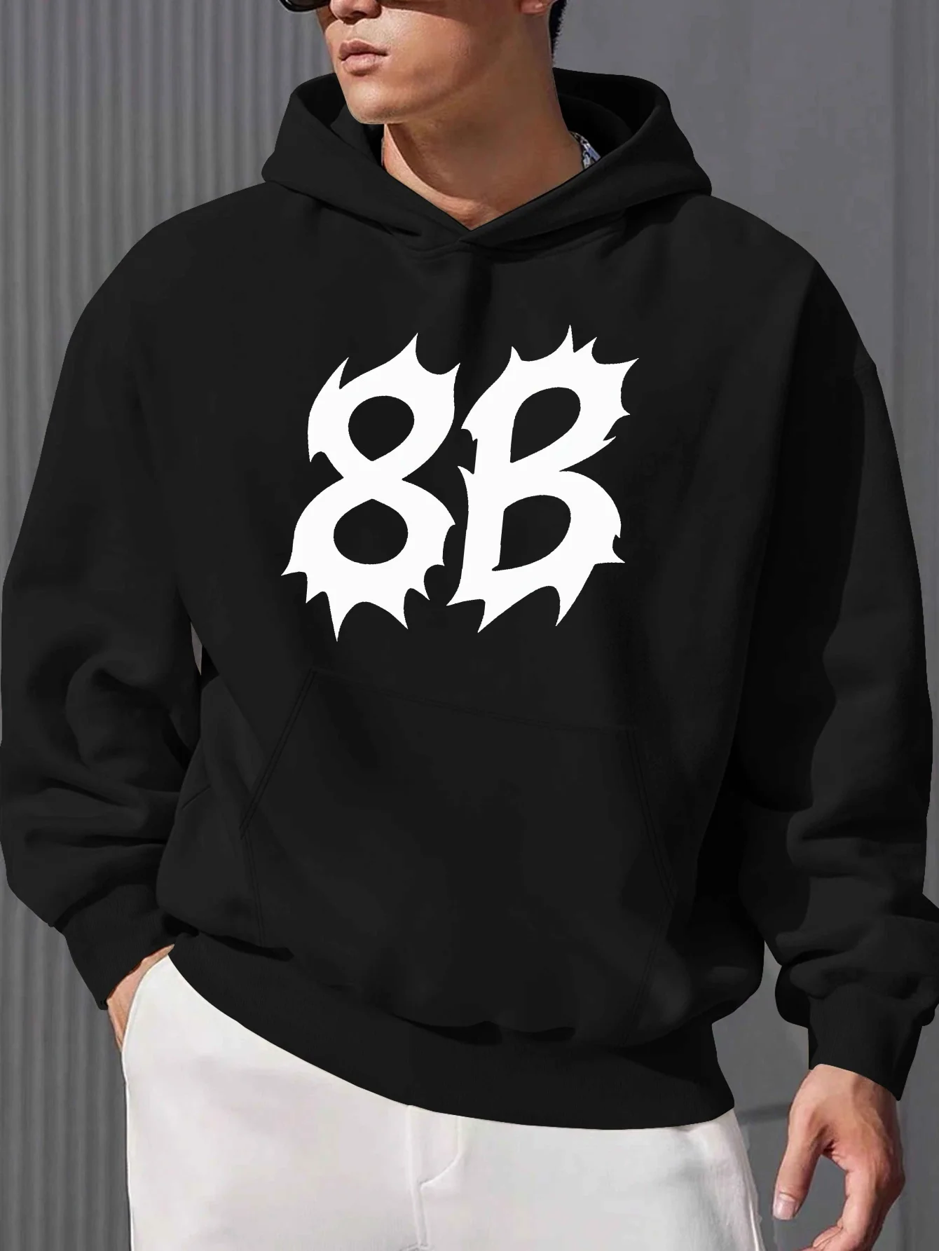 سويت شيرت بقلنسوة للرجال مع طباعة جرافيك Bold 88 أخضر بأكمام طويلة مع قلنسوة فضفاضة من نسيج القطن والبوليستر