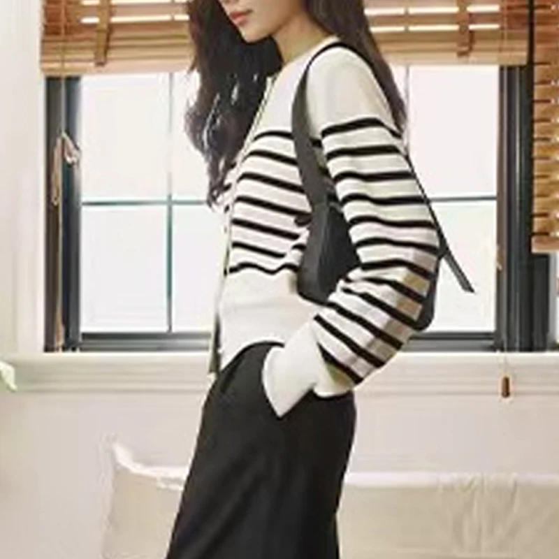 Simple Striped Knitted Cardigan for Women 2024 Autumn New Retro Button Cardigan Sweater for Outerwears Casual Sueters De Mujer