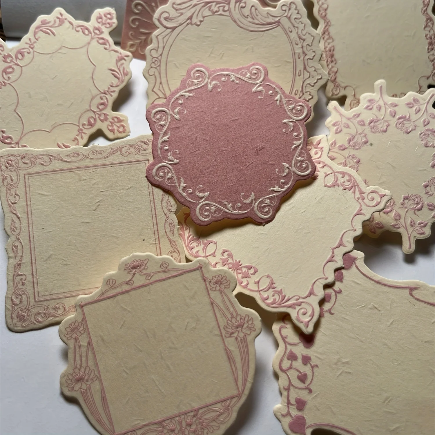 Vintage notitiekaarten met reliëf en bloemen- en geometrische ontwerpen - getextureerd groen papier voor journaling, scrapbooking en knutselen