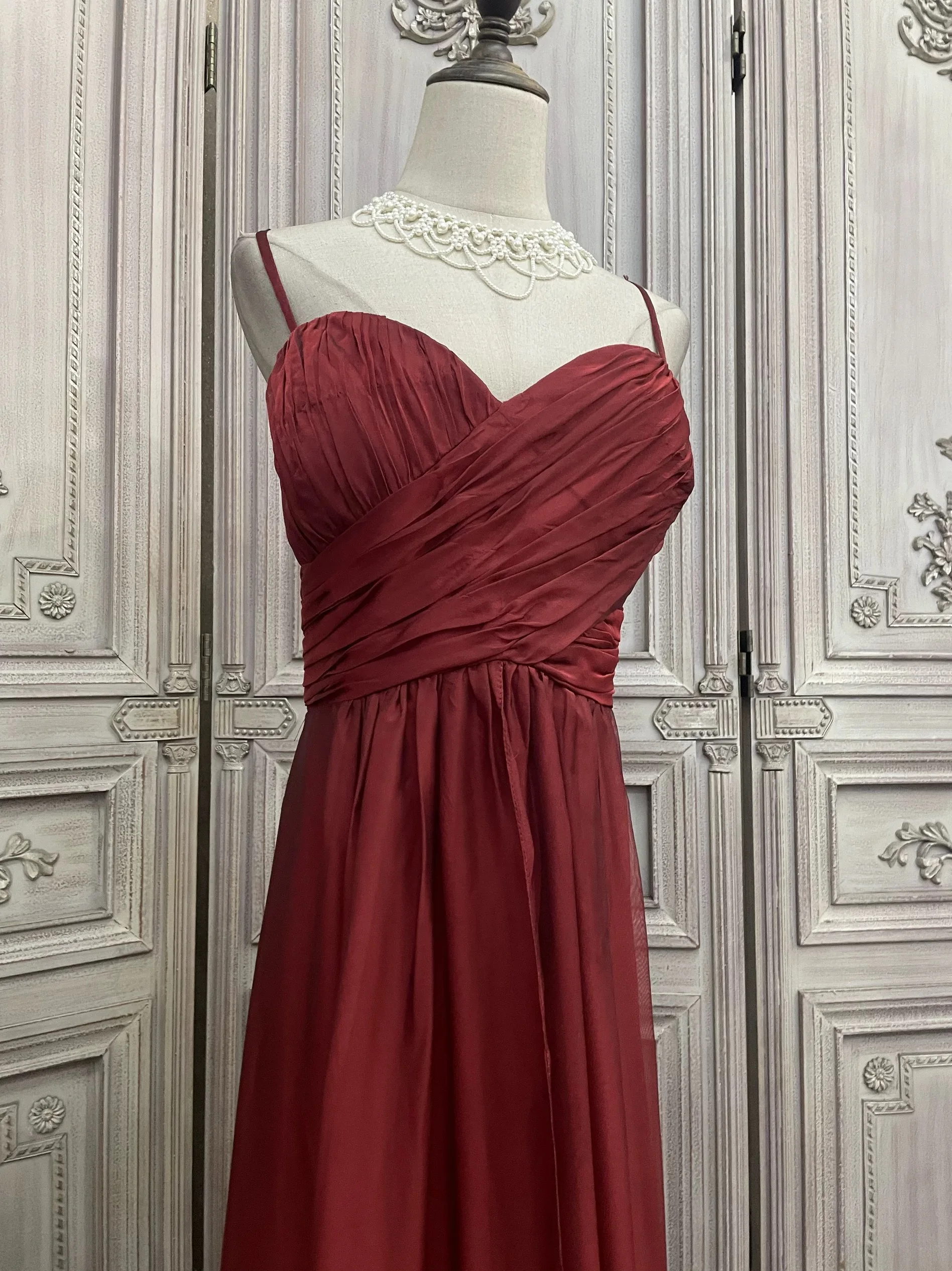 Burgundy Spaghetti Strap Evening Dress Sweetheart Floor Length Pleated Backless Annual Meeting Host Elegant Party Bride Gowns