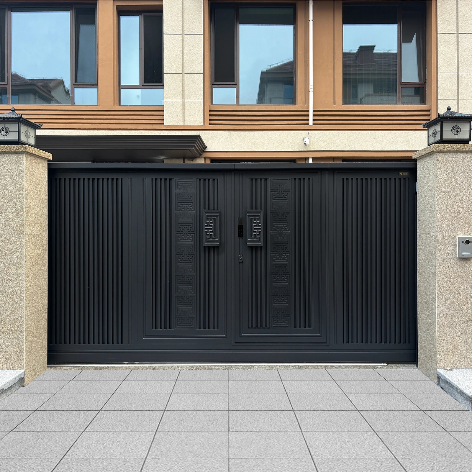 Modern Durable Aluminum Alloy Gate for Hotel & Villa UseCustomizable