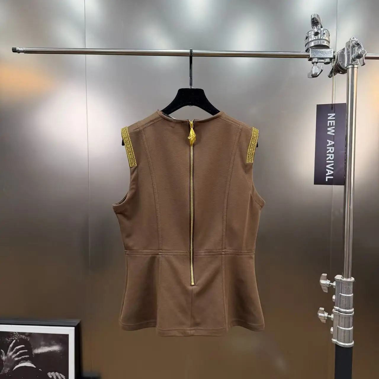 Camisetas sin mangas High Street para mujer, camiseta sin mangas con estampado de letras bordadas en la cintura, adelgazante, con cremallera, hoja, cuello redondo