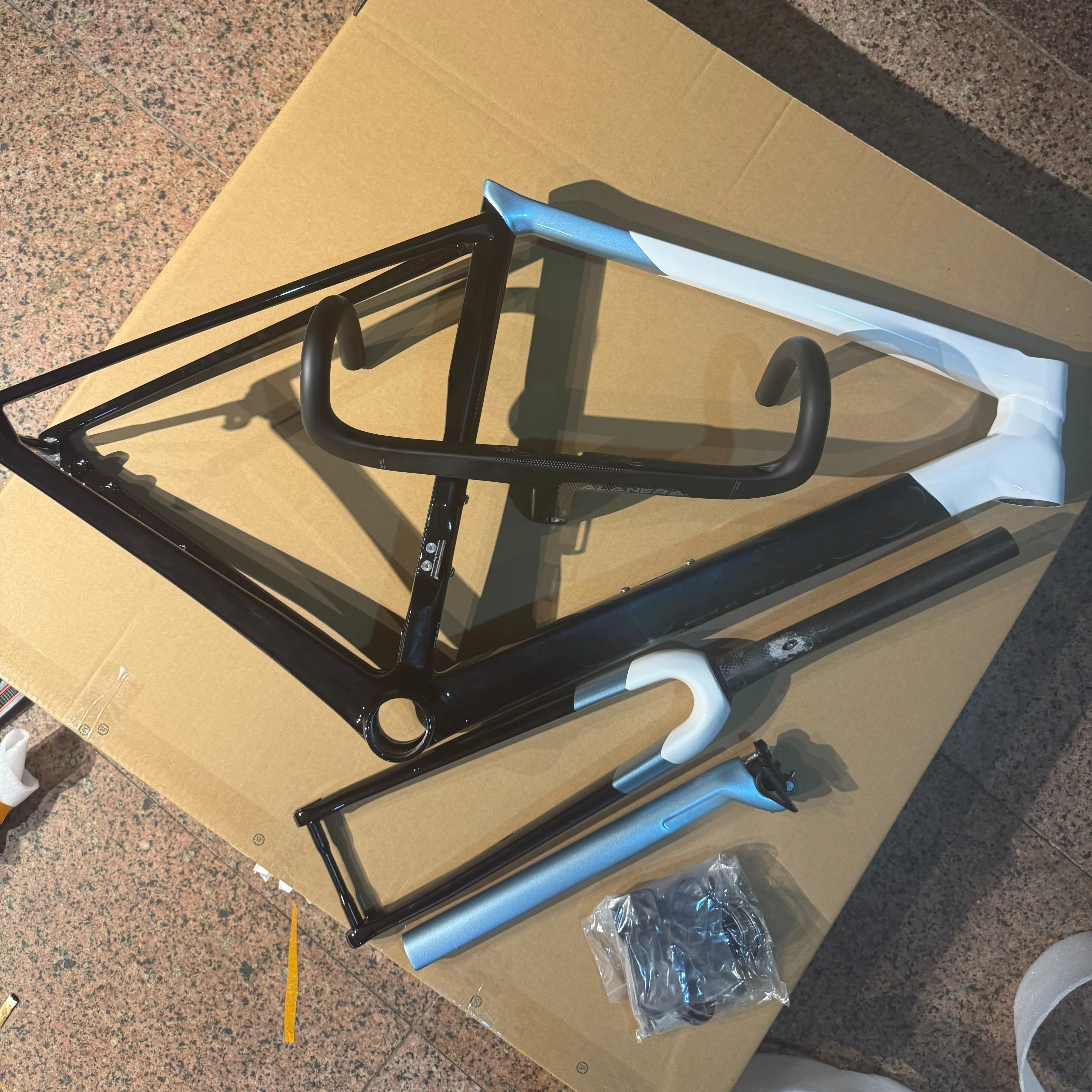 

Carbon Fiber Road Bike C68 Frame Custom Official Website Paint