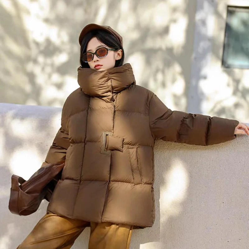 Piumino ispessito stile corto in piuma d'anatra bianca di fascia alta alla moda per le donne Nuovo arrivo invernale con elegante cappotto in stile nobile