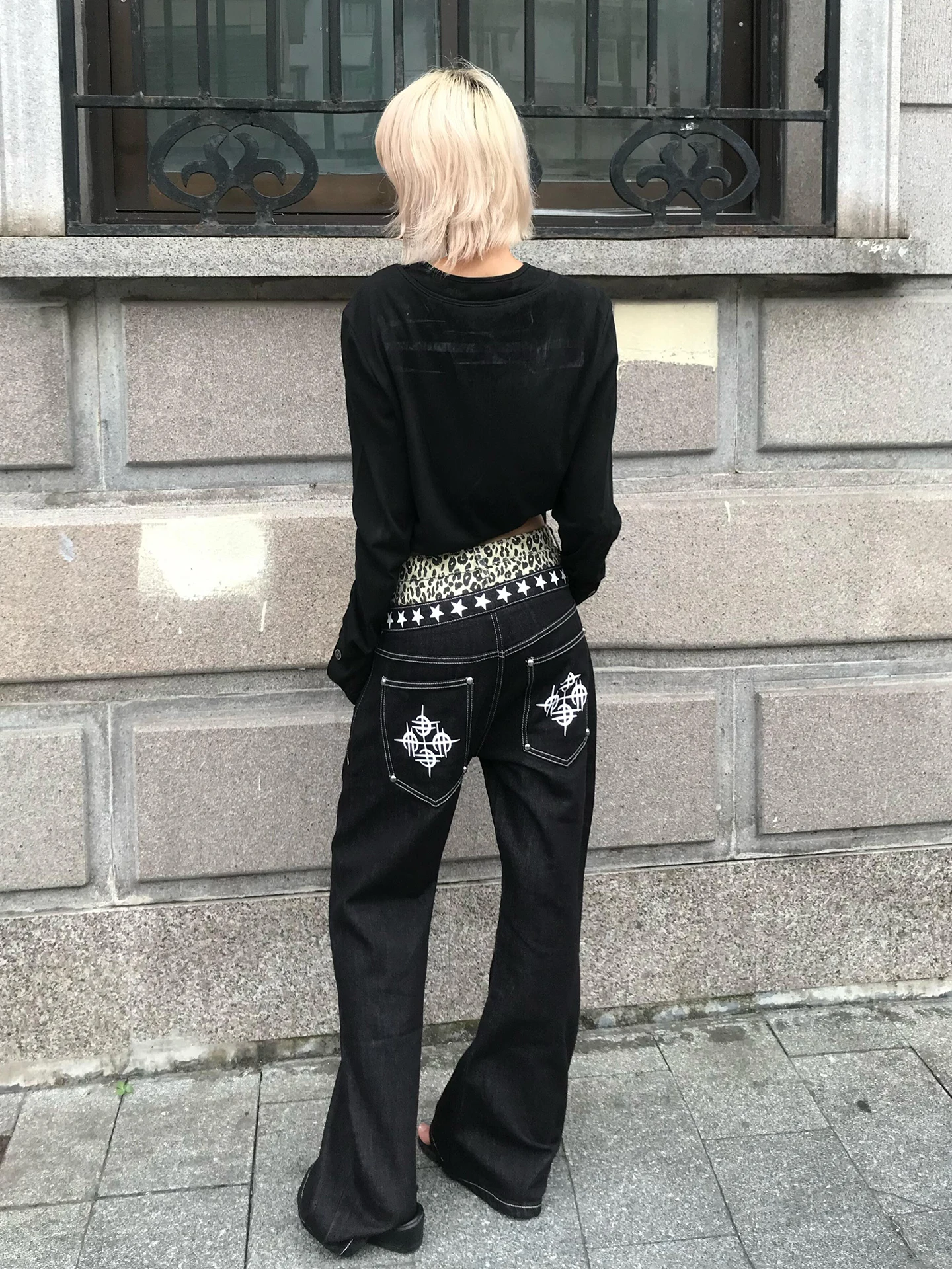 Genayooa القوطية تي شيرت تقليدي المرأة كم طويل زر Y2k ريترو الأسود الجرونج القمم الشارع الشهير 2000s طباعة بلايز الخريف